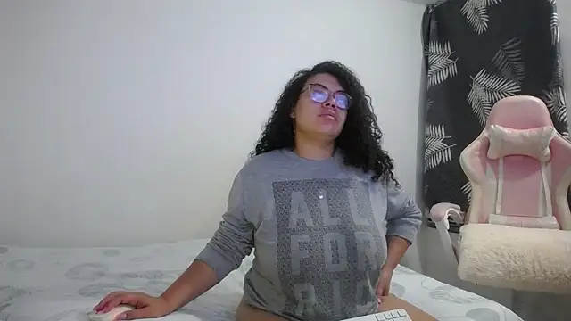 mabigomez00 online show from October 31, 9:46 am