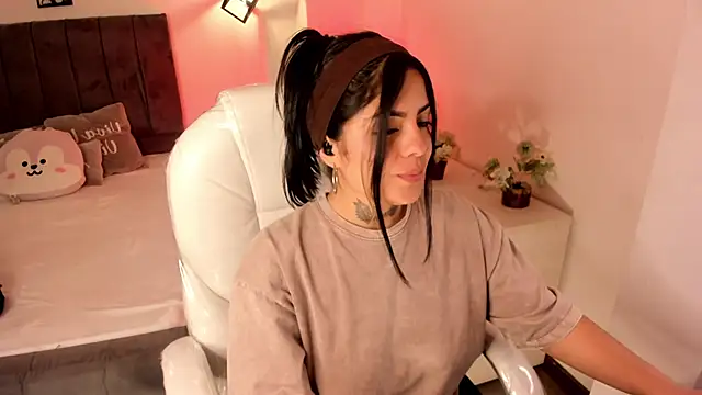 Snapshot of Catalinaa_martinez chatting on October 1, 3:11 am Catalinaa martinez online show from October 1, 3:11 am