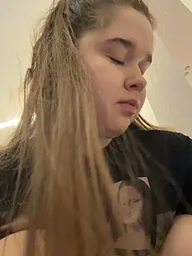 HornyGirlH online show from March 26, 5:09 am