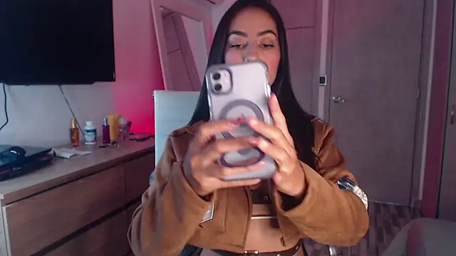 Snapshot of Brown_skin11 chatting on October 12, 6:10 pm Brown skin11 online show from October 12, 6:10 pm