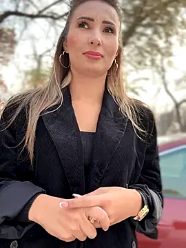 Snapshot of LetsFunKARINA chatting on October 28, 8:31 am LetsFunKARINA online show from October 28, 8:31 am