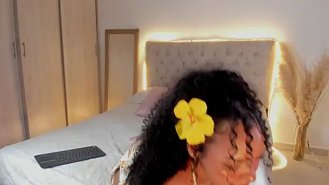 Snapshot of mariam_hill chatting on September 13, 7:33 pm mariam hill online show from September 13, 7:33 pm