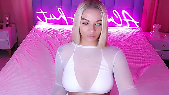 AllwaysHotJ online show from November 6, 2:39 am