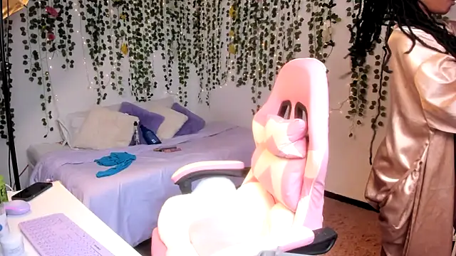 Snapshot of violeta_milleer chatting on October 16, 4:09 pm violeta milleer online show from October 16, 4:09 pm