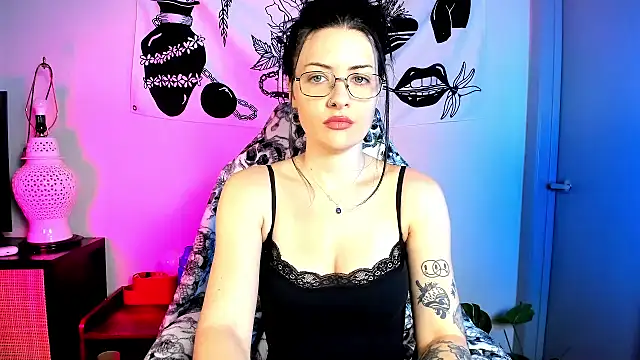 MelroseStrip online show from December 14, 10:37 pm