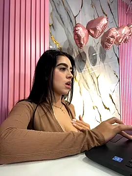 Victoria adaams online show from December 4, 9:04 pm