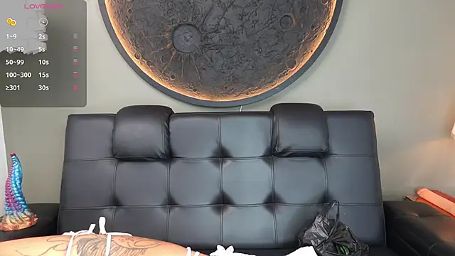 miss vaiolette online show from January 14, 11:15 am