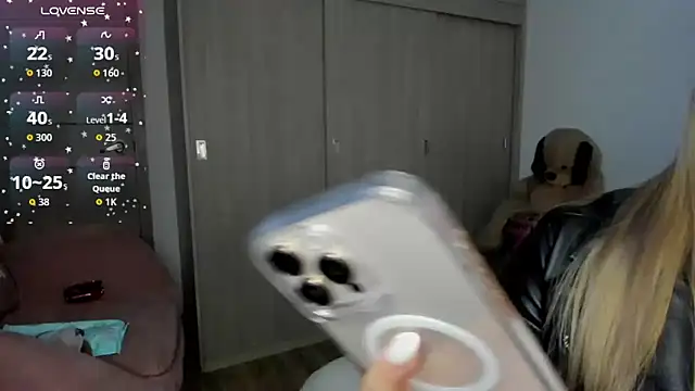 sophi mooreno online show from April 8, 1:41 am