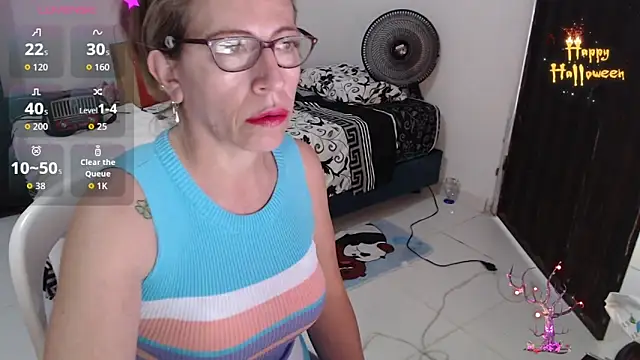 Chayla Ruiz online show from October 20, 8:01 pm