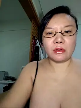 LILYsweetfcup online show from December 2, 12:45 am