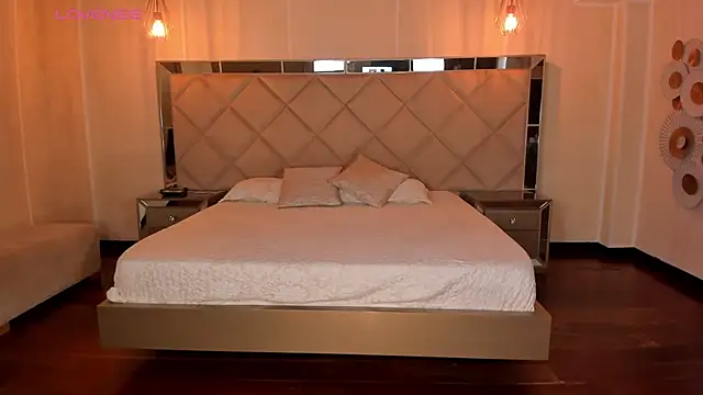 MaryLewis  online show from April 11, 12:53 pm