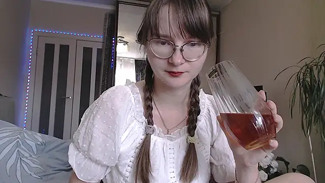 KiraGoldens online show from September 30, 7:25 am