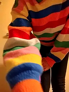 eatmeplease44 online show from December 18, 8:24 pm