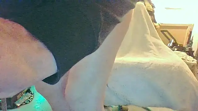 eatmeplease44 online show from September 28, 11:10 pm