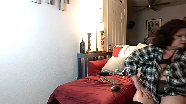 suckmybig titties online show from April 7, 12:29 pm