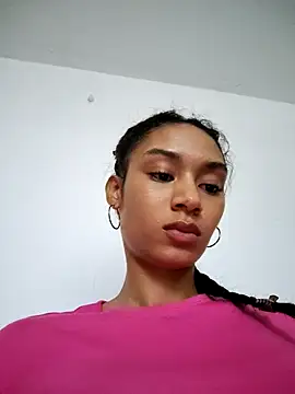 Snapshot of Sarakux chatting on October 12, 9:17 pm Sarakux online show from October 12, 9:17 pm