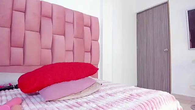 Lia sarahi online show from December 4, 11:56 am