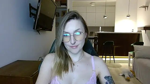 Snapshot of illusorycat chatting on October 3, 8:14 pm illusorycat online show from October 3, 8:14 pm