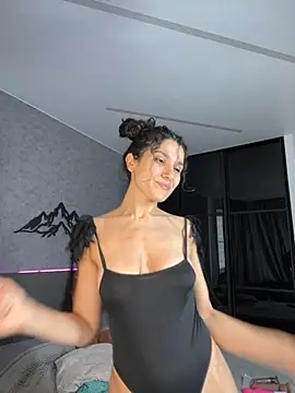  CurlySue  online show from September 30, 10:32 am