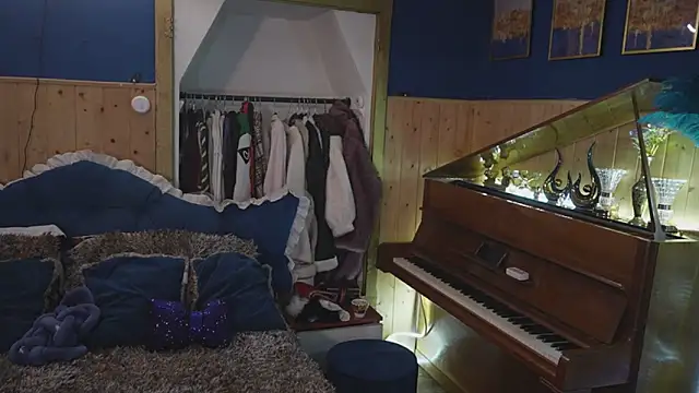 VanessaDoyle online show from October 7, 2:32 pm