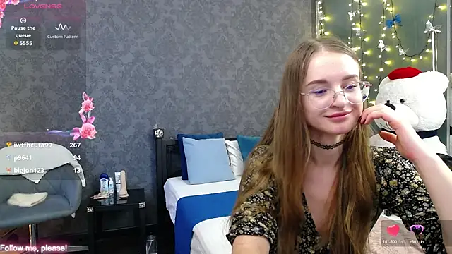 KateJonson online show from November 4, 1:05 pm