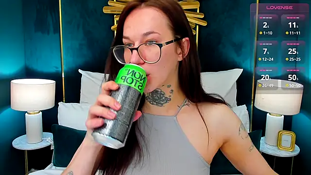 SarahLust online show from December 3, 8:33 pm