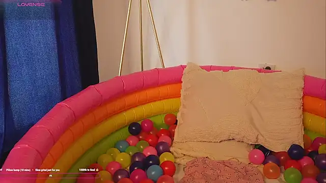 bunnycuteshy online show from October 8, 2:43 pm