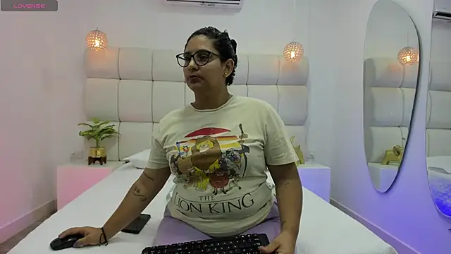 DanielleEvans  online show from September 29, 11:26 am