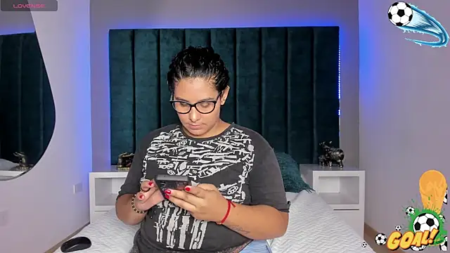 DanielleEvans  online show from January 17, 11:29 am