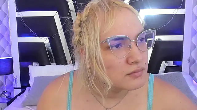 Snapshot of katya_kozlov chatting on October 9, 5:11 am katya kozlov online show from October 9, 5:11 am