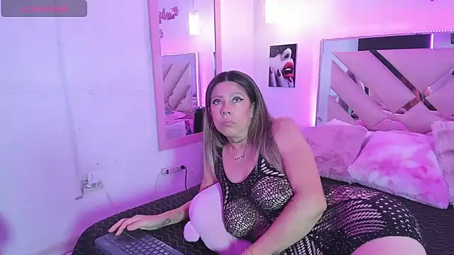 Karly moon online show from November 6, 10:15 pm