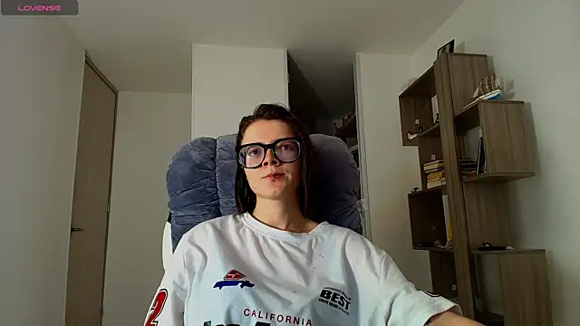 Arya starrk online show from November 17, 1:56 pm