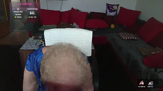 HeisseomaOriginal online show from December 1, 12:30 pm