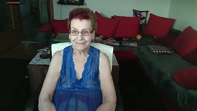 HeisseomaOriginal online show from January 18, 8:32 am