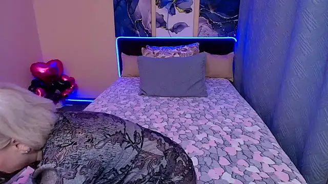 BlondPearl online show from October 10, 10:25 pm