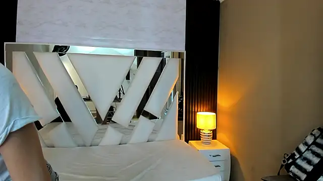 Linda4Petite online show from February 14, 7:05 pm