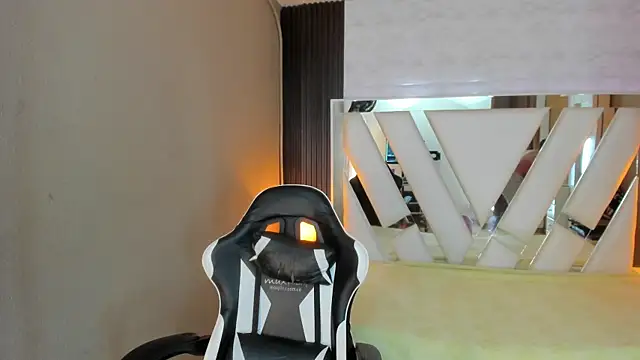 Linda4Petite online show from April 13, 6:41 pm