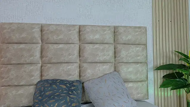 CameronCollins  online show from March 16, 7:18 pm