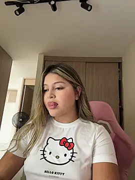 lunablossom  online show from March 3, 7:42 pm