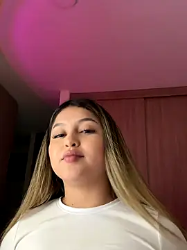 lunablossom  online show from November 5, 12:16 am