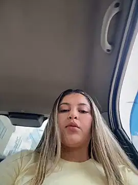 lunablossom  online show from March 22, 7:42 pm