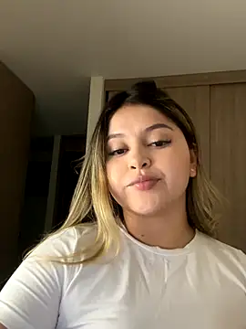 lunablossom  online show from December 20, 1:42 am