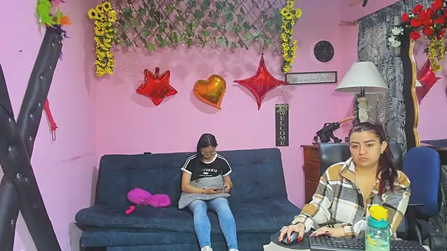 lesbiancuple online show from March 18, 11:59 am