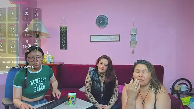 Snapshot of lesbiancuple chatting on September 27, 12:56 pm lesbiancuple online show from September 27, 12:56 pm