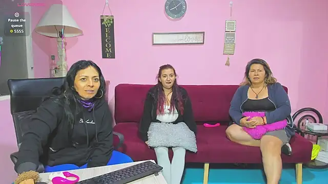 Snapshot of lesbiancuple chatting on October 13, 1:08 am lesbiancuple online show from October 13, 1:08 am