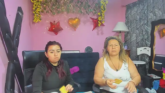 lesbiancuple online show from February 18, 12:04 pm