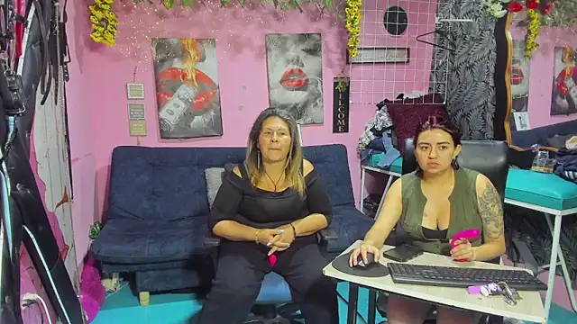 lesbiancuple online show from June 8, 12:17 am