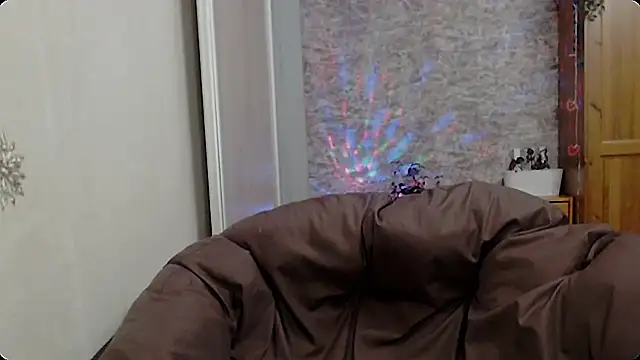 AnnieEltgant online show from February 3, 2:33 pm