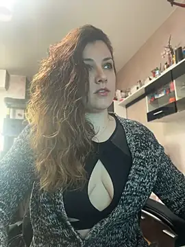 DaisyVibesss online show from April 15, 9:10 am