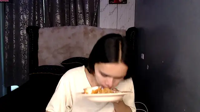 shecutie69 online show from February 6, 11:52 pm